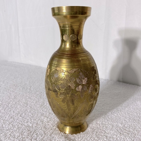 Vintage Elegant Brass Vase W Floral Pattern - Picture 10 of 10